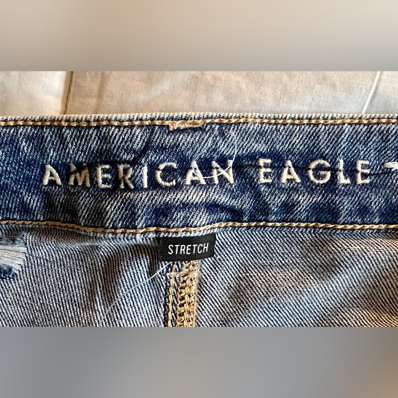NWT American Eagle distressed Denim shorts. Women’s size 6. - Picture 5 of 5
